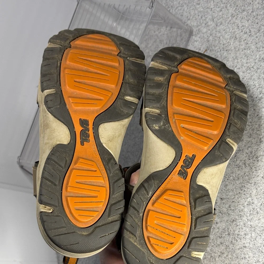 Teva Kids' Tan and‎ Orange Sandals size 4. Fc2